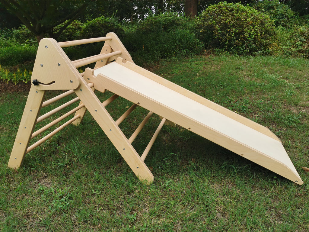 Combo mobiliario para escalar tipo pikler con rampa/resbaladilla, triangulo de escalar y arco.