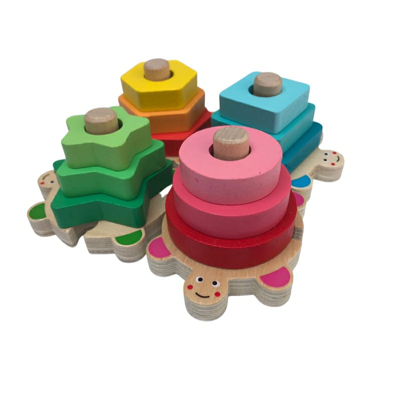 Tablero de apilar de madera con diferentes formas y colores